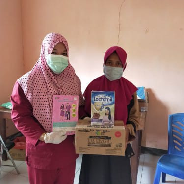 pemberian susu hamil oleh ibu Bidan